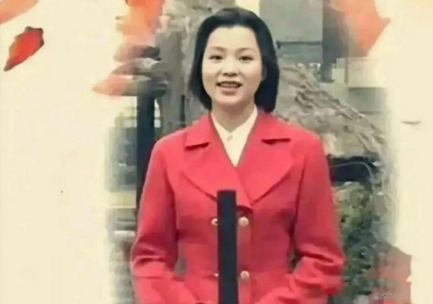 董卿年轻时的照片并不好看呀!但人家气质拿捏得好