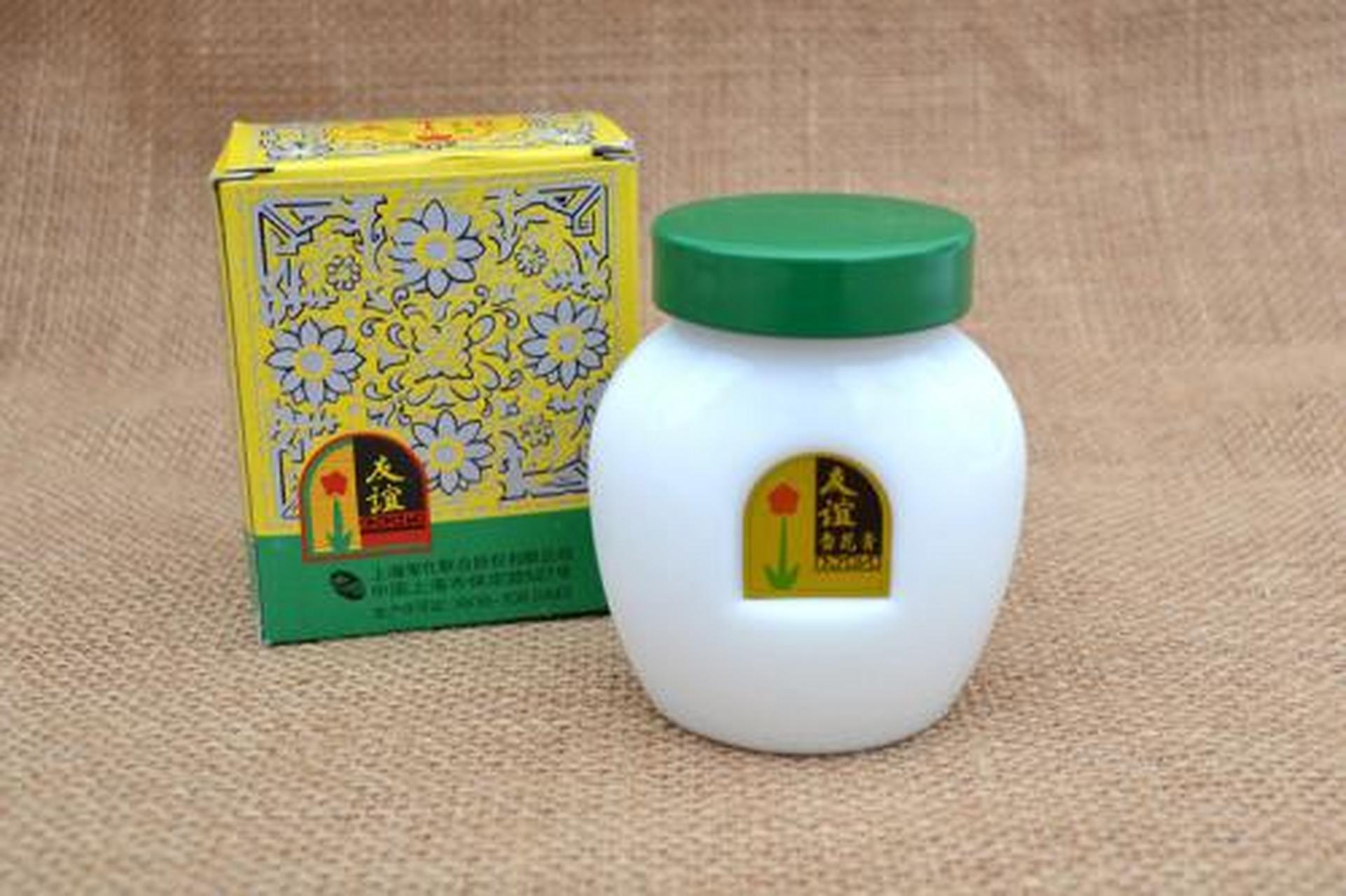 友谊雪花膏,这款雪花膏很有小时候的味道,而且包装看上去也很有国风的