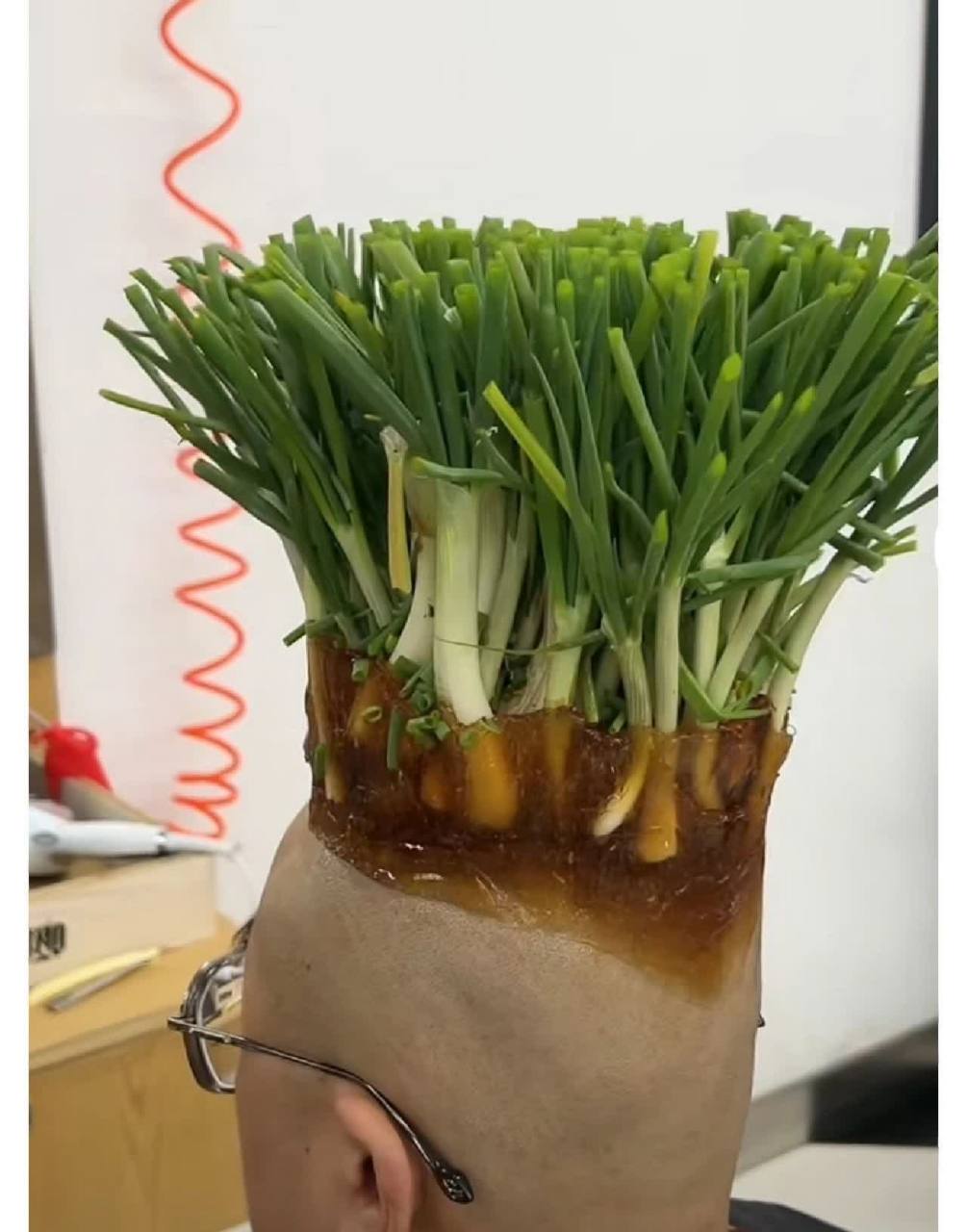 好家伙,二叔的新发型[滑稽]