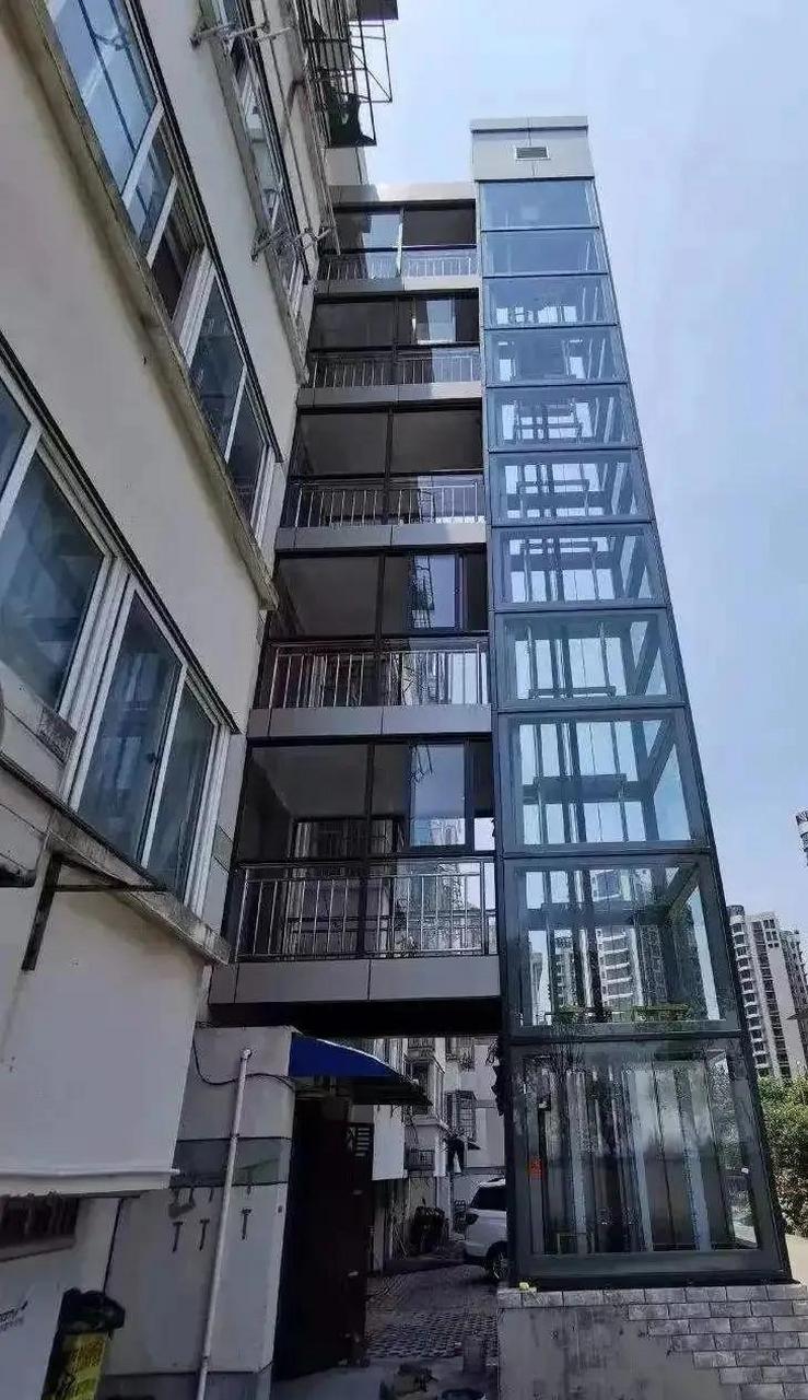 老小区加装半层入户外挂电梯的房子,不建议购买,避免做"冤大头"!