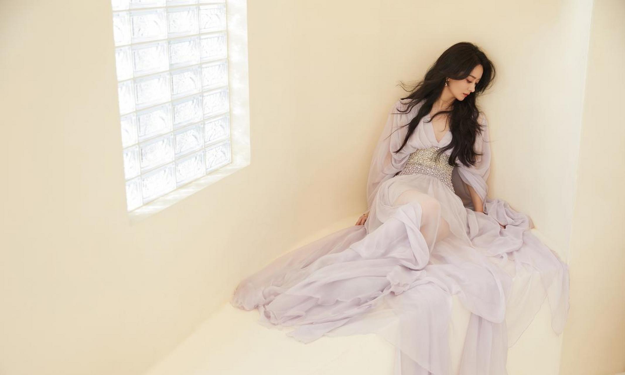 赵丽颖身穿仙女裙,大露美腿和精致小脚丫 #中国版chatgpt来了# #娱乐