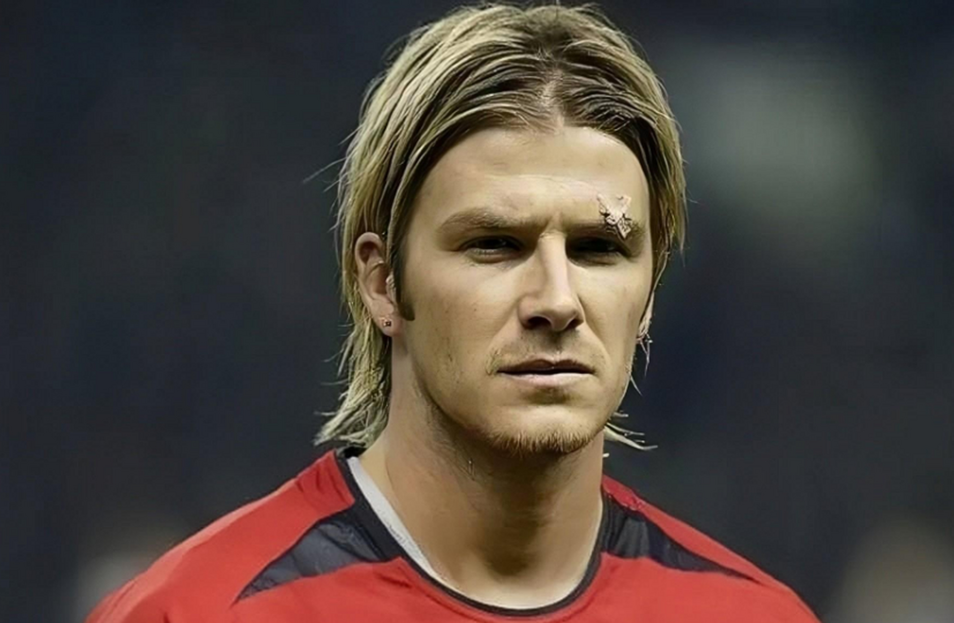 大卫-贝克汉姆是曼联的宠儿,但也是一个弃儿,如果他没有和"辣妹"的