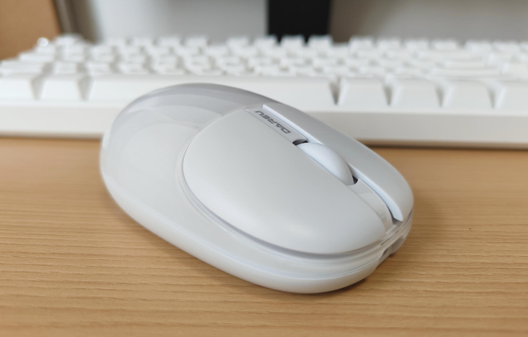 最近入手了一款白色无线鼠标,就是这款达尔优水波纹无线鼠标