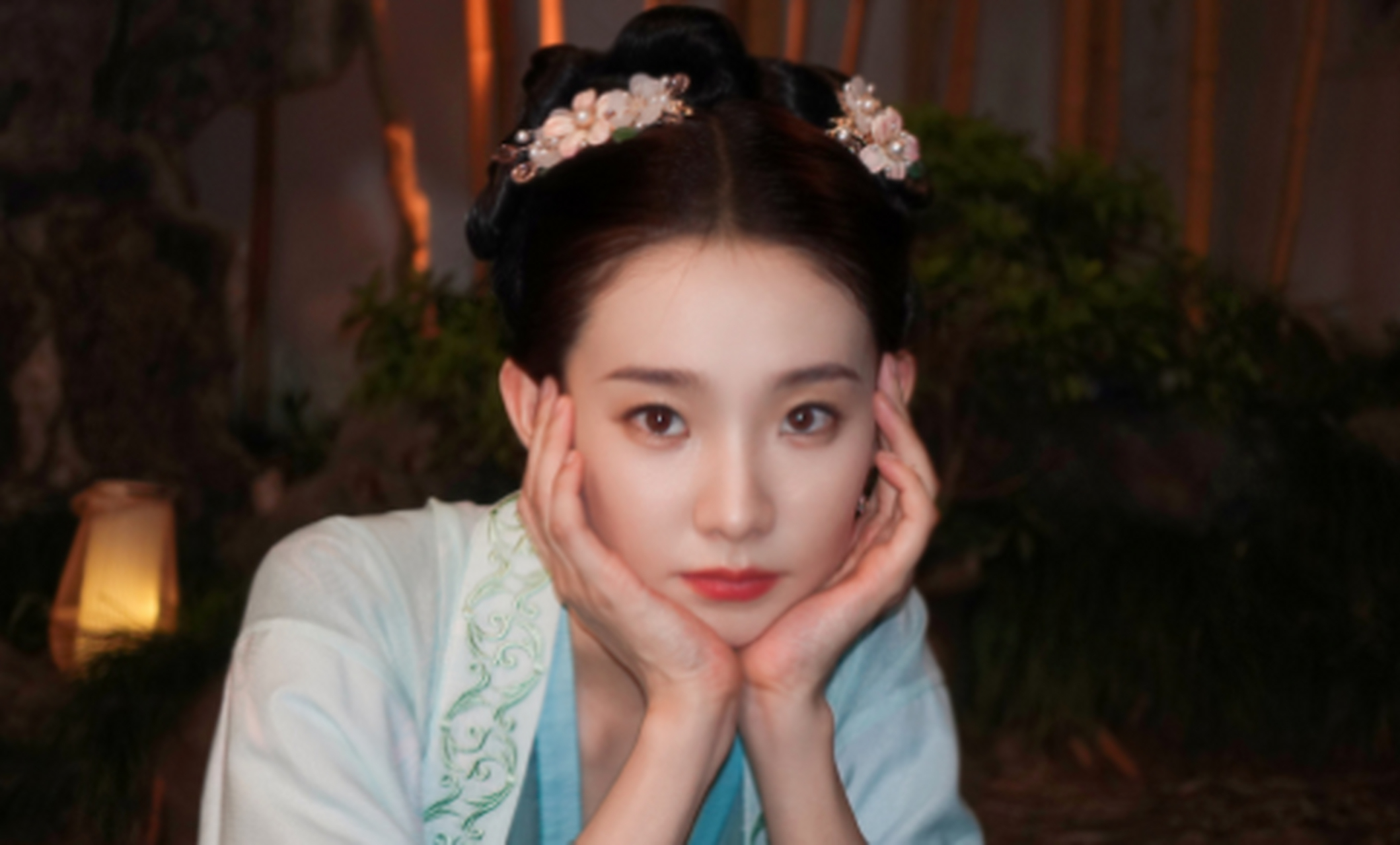 张艺凡这古装造型,多少差点意思.