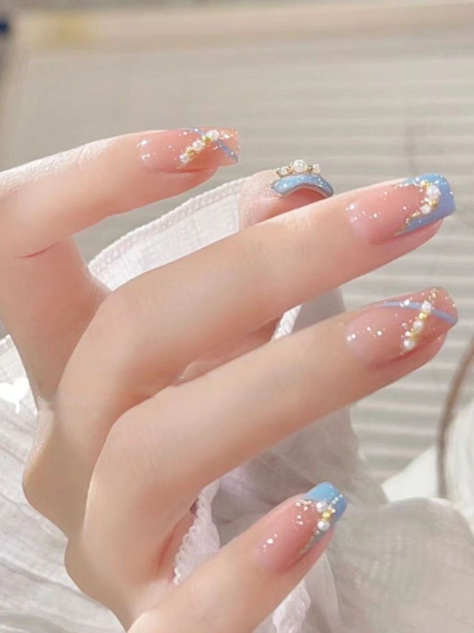 冰透碎钻蝴蝶穿戴甲 春夏清透爆闪白月光 这款冰透碎钻美甲泰bling