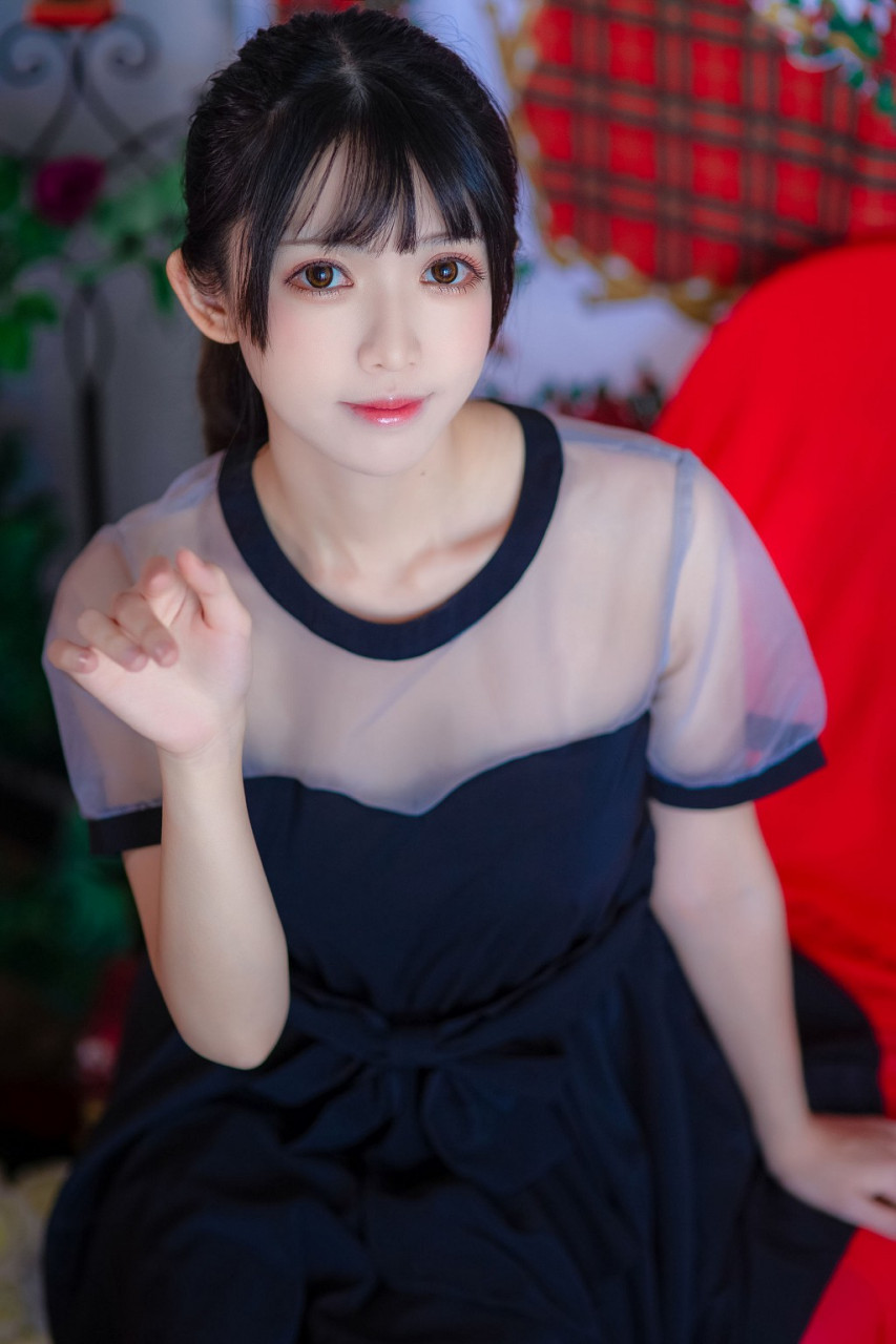 鳗鱼霏儿《性感吊带睡裙 加藤惠 礼服》 写真集