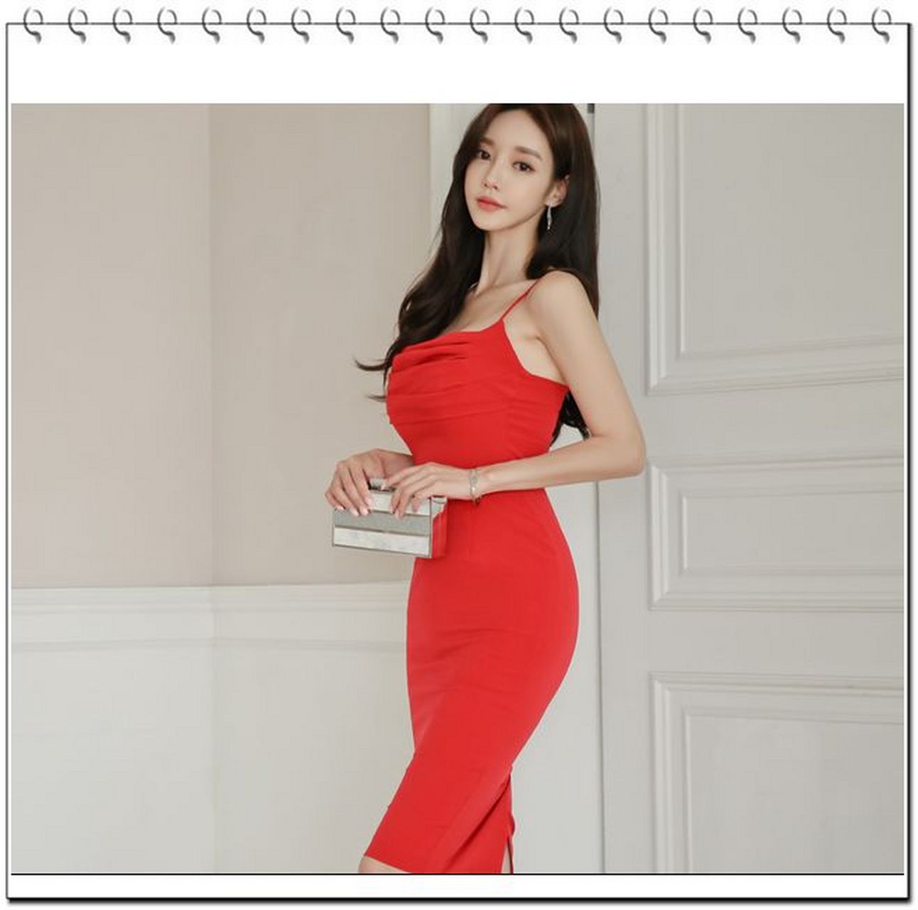 韩国女神孙允珠,酒红色吊带及膝裙穿搭,芳菲妩媚美艳绝伦