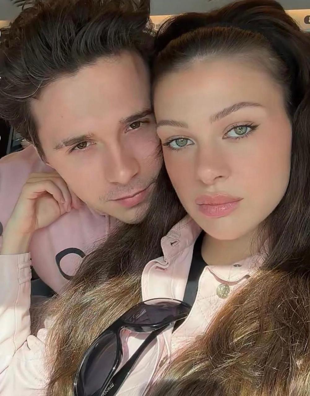 布鲁克林贝克汉姆和老婆nicola在日本旅游,nicola这个发型还蛮可爱的.