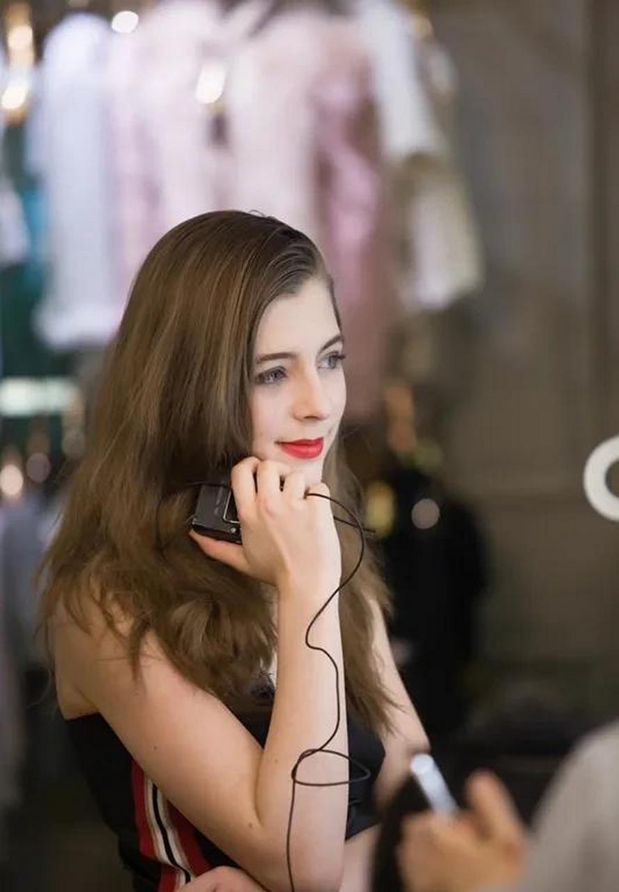 gif创作人# "吴奇隆前妻"马雅舒罕见和继女拍写真!