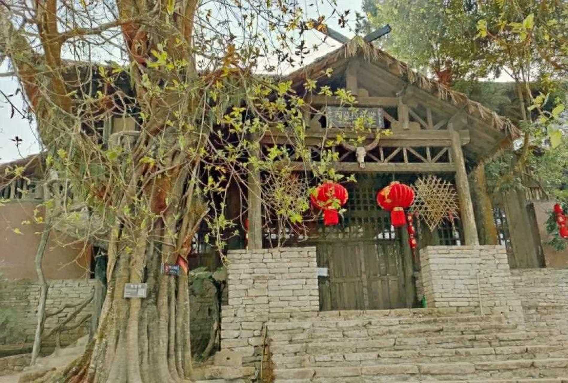 第一次走进佤族村,牛头是佤族人的图腾.