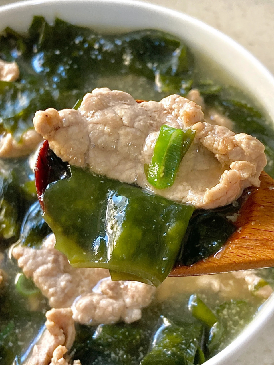 "韩式裙带菜牛肉汤" 你们一定要试试…… 汤鲜浓郁!牛肉嫩滑!