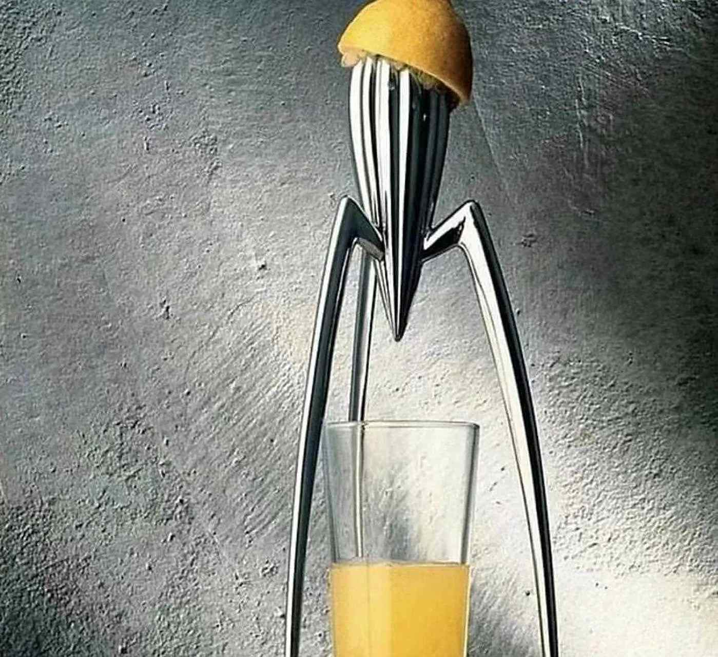 喜欢果汁的你,一定不能错过这个蜘蛛榨汁机 是的没错,这是个榨汁机