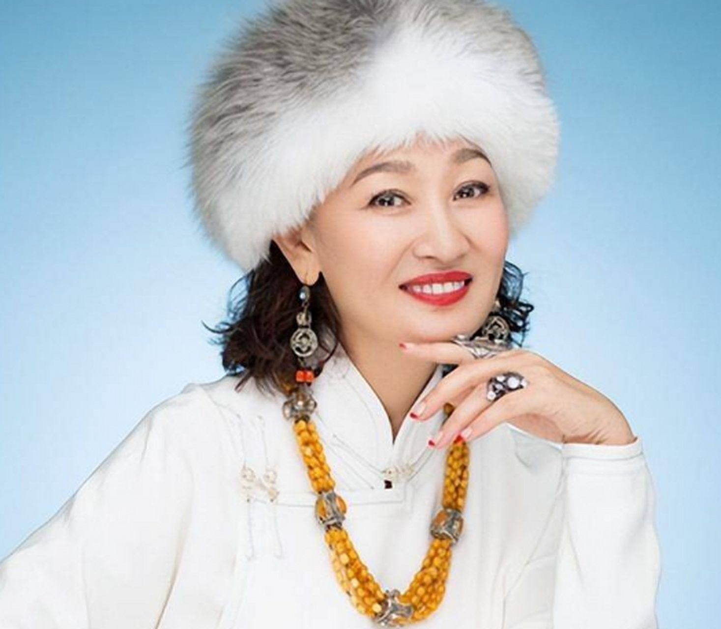 哈斯高娃:被嗜酒如命的腾格尔伤透了心,离婚后不敢再婚  腾格尔是一个