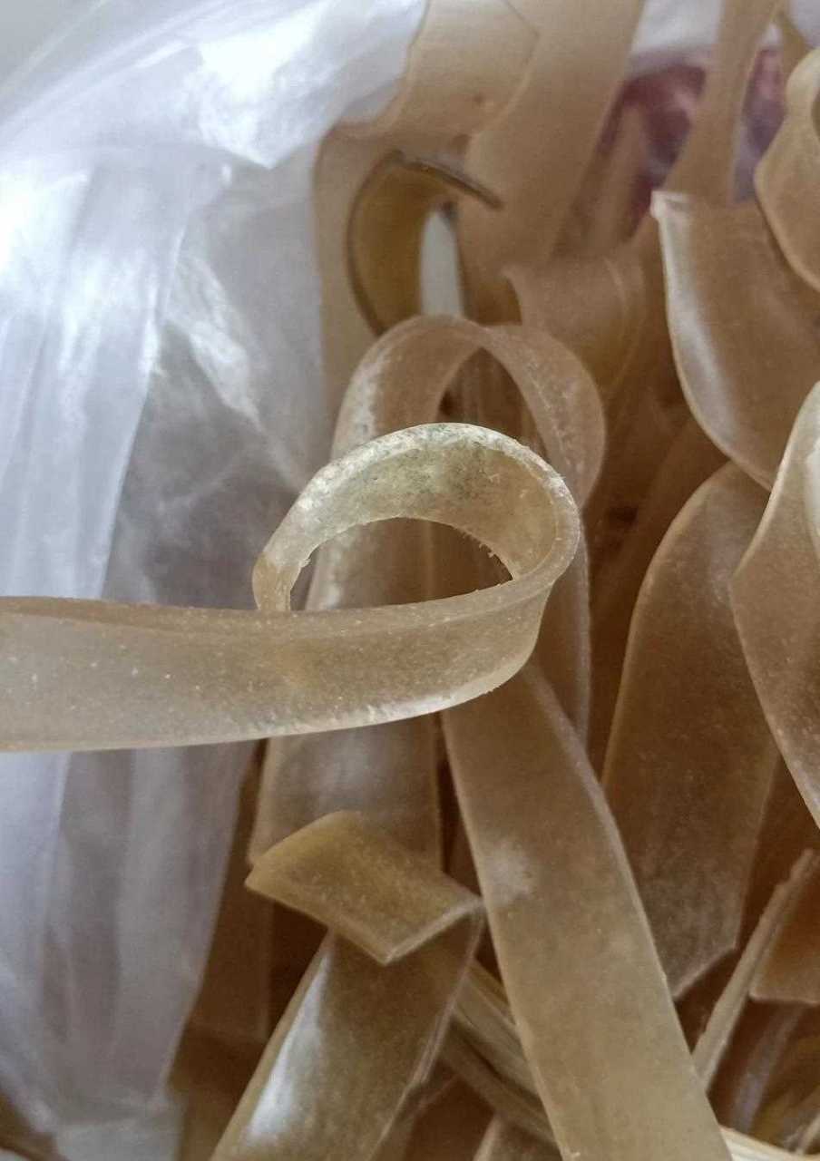 今天打开冰箱,发现冰箱里的味道怪怪的,去年在网红那里买的红薯粉发霉