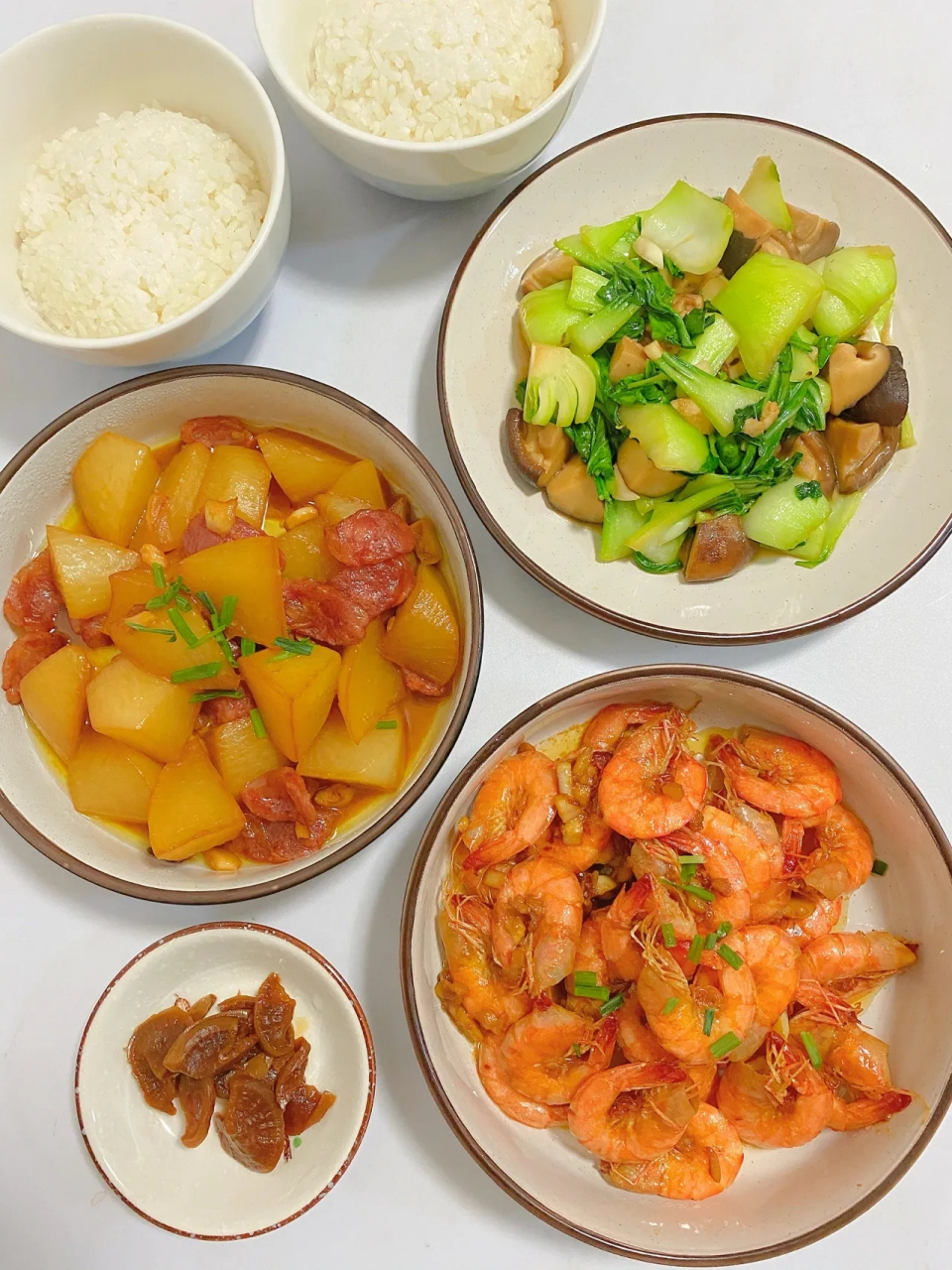 图一,广西朋友吃家常饭 图二,湖北朋友吃家常饭 图三,上海朋友吃家常