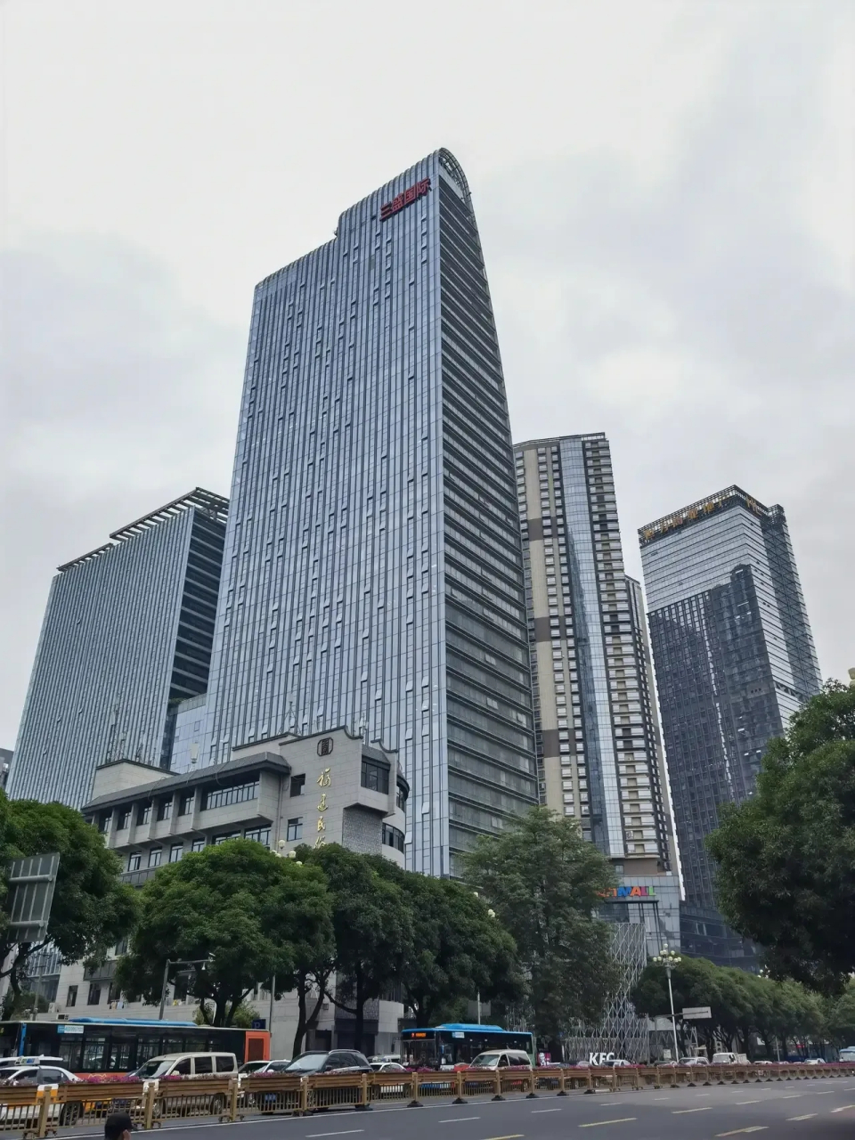 本人闽北小县城女生,在外上学工作十余年,说说我眼里