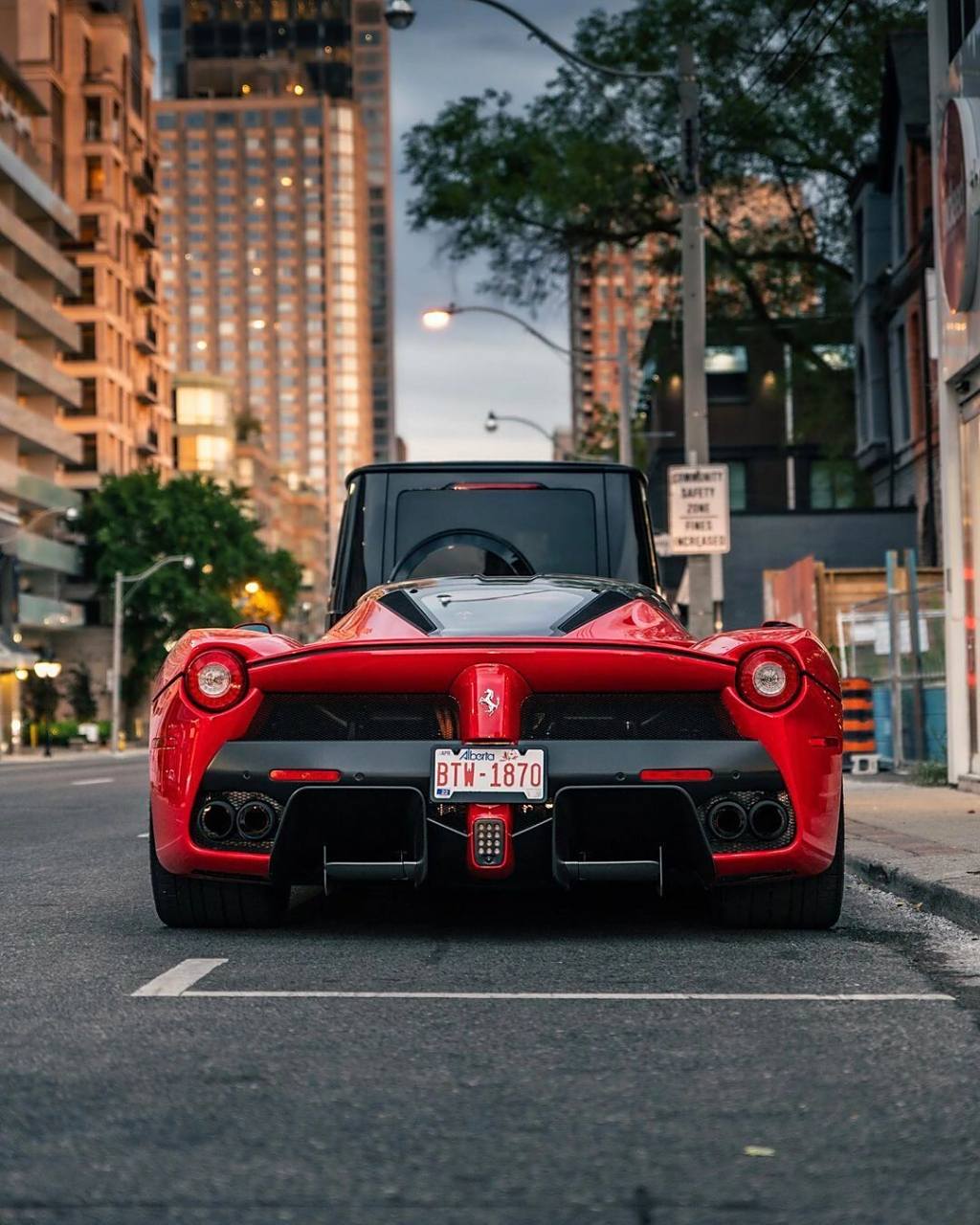 极致性能与绝美设计的完美融合  法拉利拉法,这款被誉为超级跑车之王