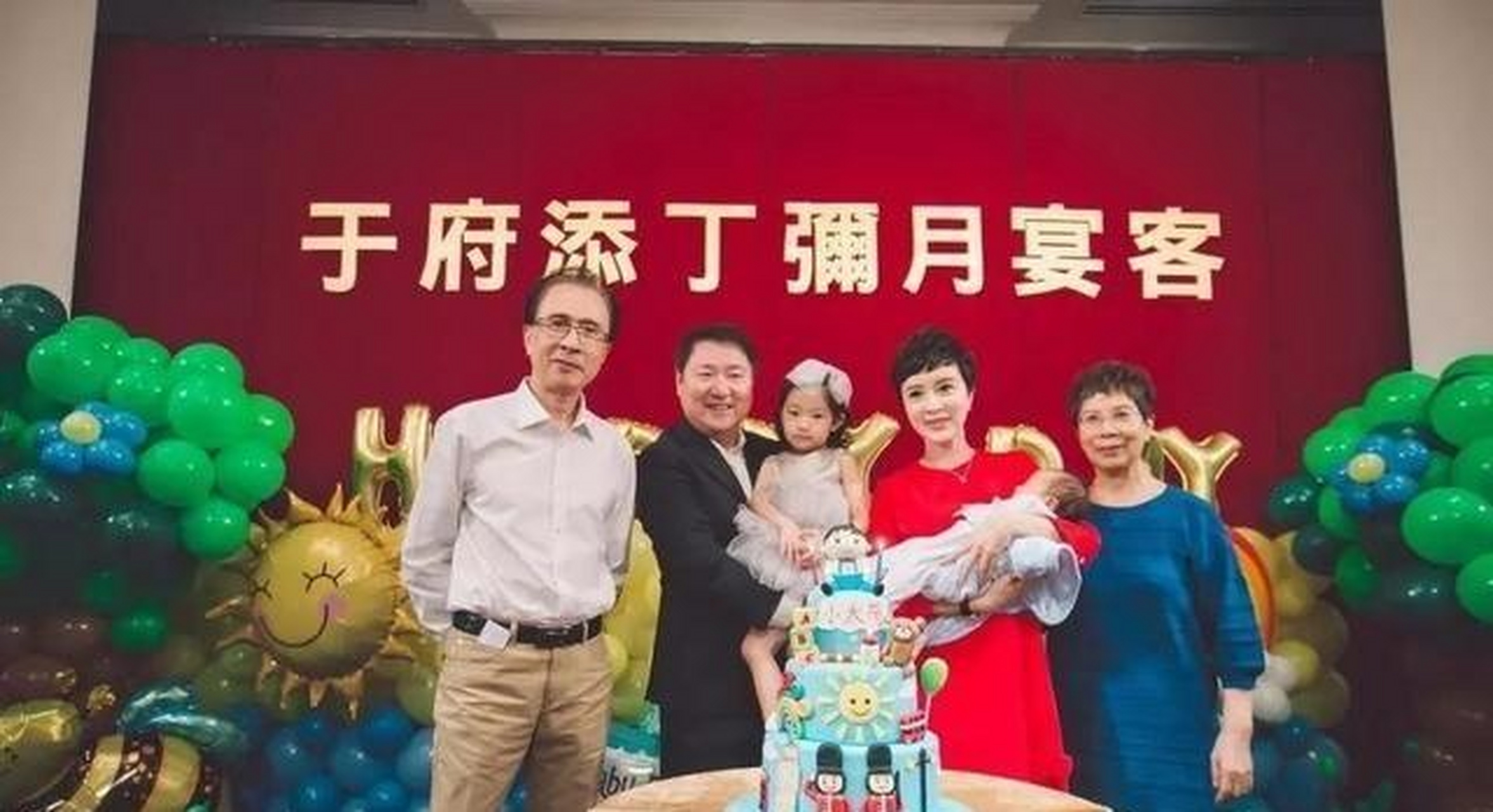 2007年,在《济公传奇》中,金巧巧饰演平阳公主,温文尔雅,高贵可爱.