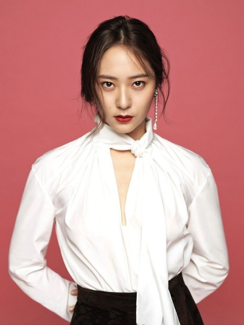 《gq智族》:明星画册中的时尚icon  郑秀晶登上《gq智族》杂志封面