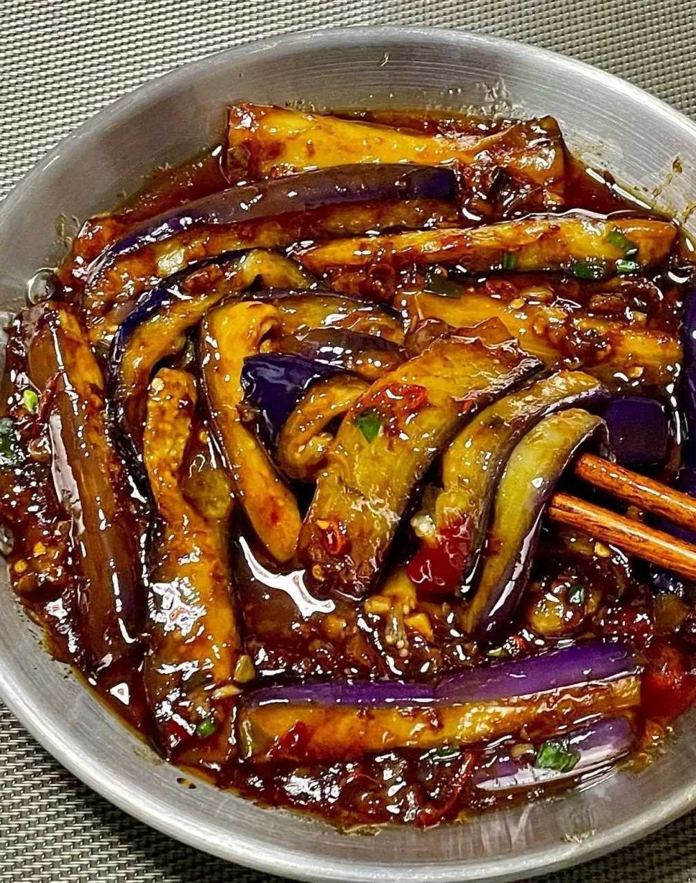 红烧肉沫茄子,酱香浓郁,茄子这样做真的太费米饭 了!