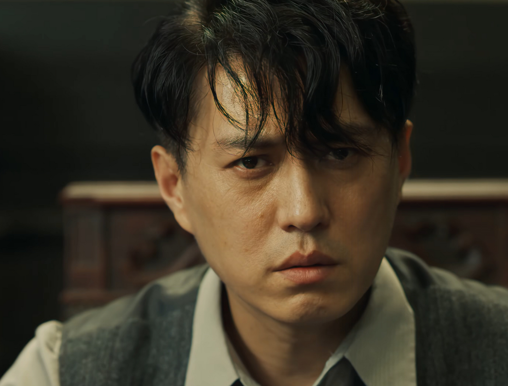电视剧无间# 看我靳东欲拒还迎  在电视剧《无间》中,靳东饰演自小
