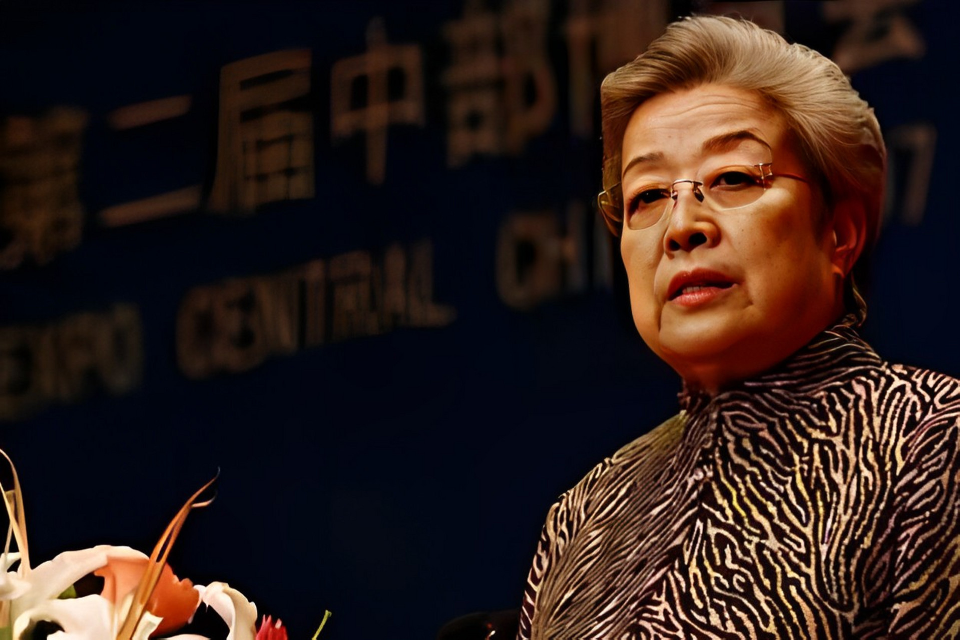 在外界看来,吴仪这么优秀的女性,一直保持单身,很有可能是因为她是