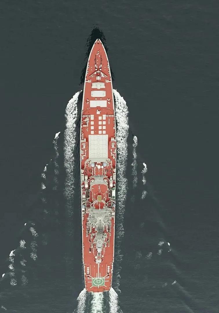 "基洛夫"级核巡洋舰"彼得大帝"号俯视图