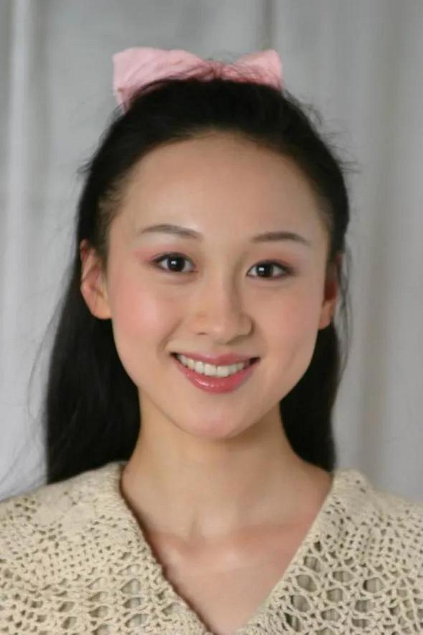 大美女练束梅俊俏甜美,可爱至极,小家碧玉