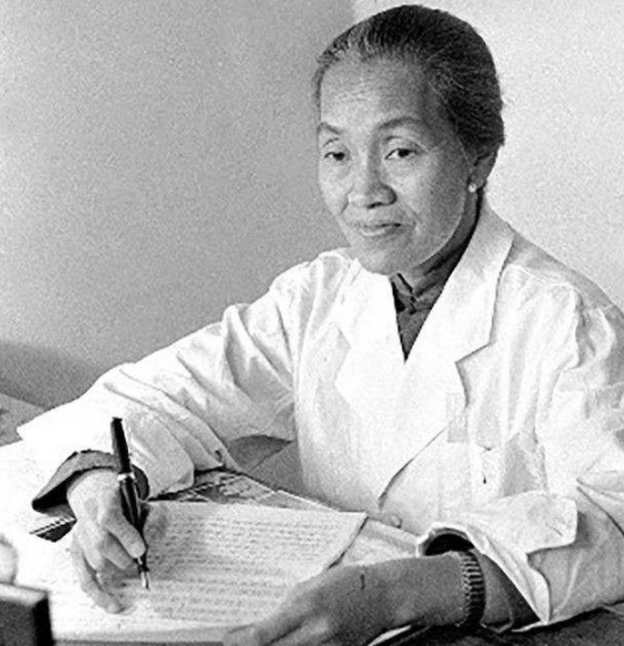 林巧稚受邀参加开国大典,她婉拒说:改朝换代的事我见得多了 能参加