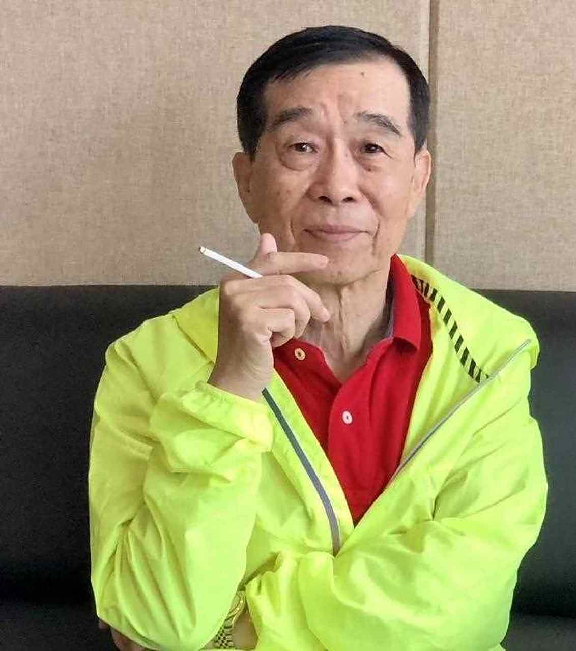 苗阜微博如下石局说最大的收获就是把烟恢复了 用怹自己的话说:这才算