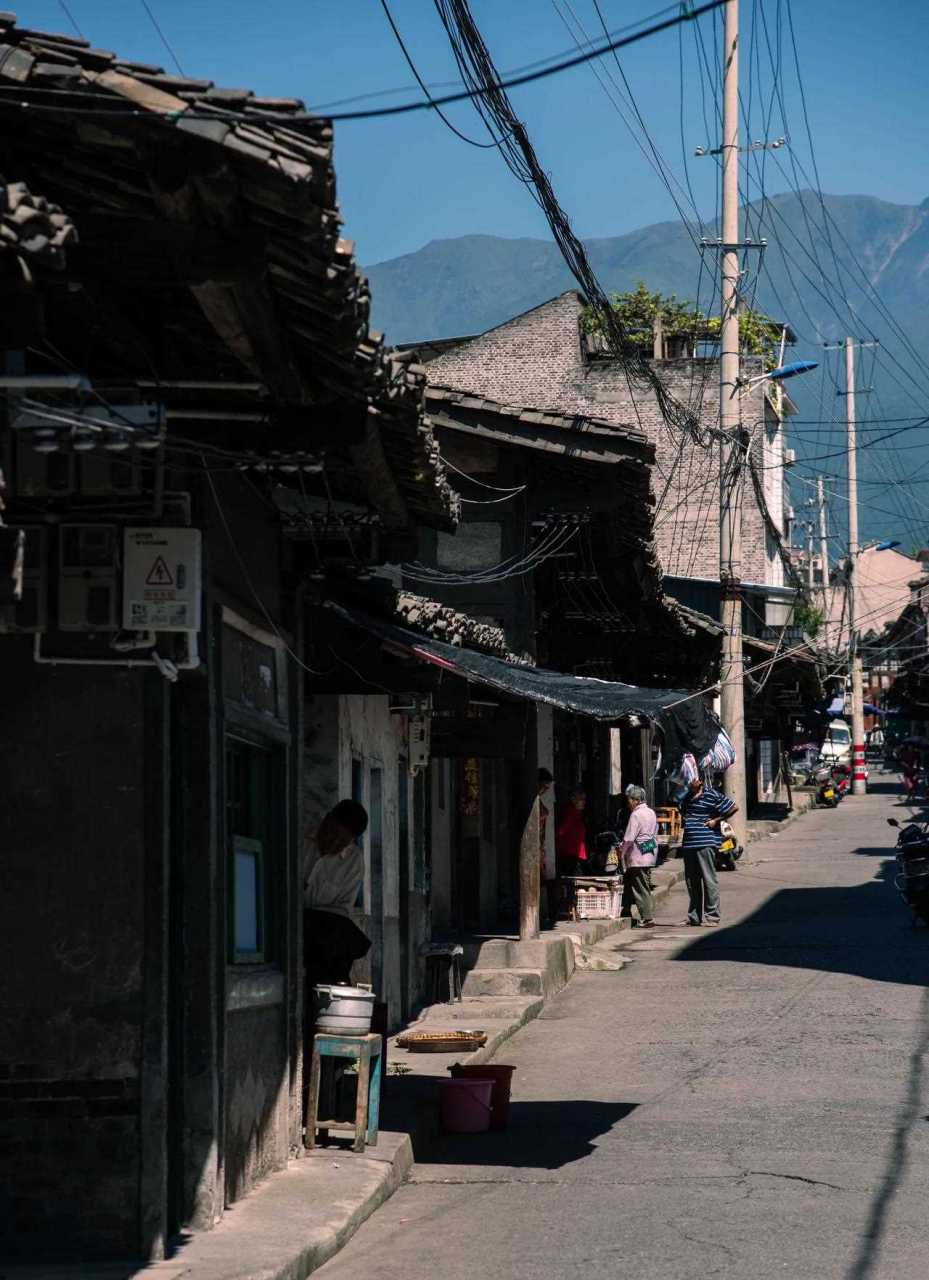 四川旅行,走进美丽雅安九襄古镇,体验一份光影中的慢时光,穿梭其间