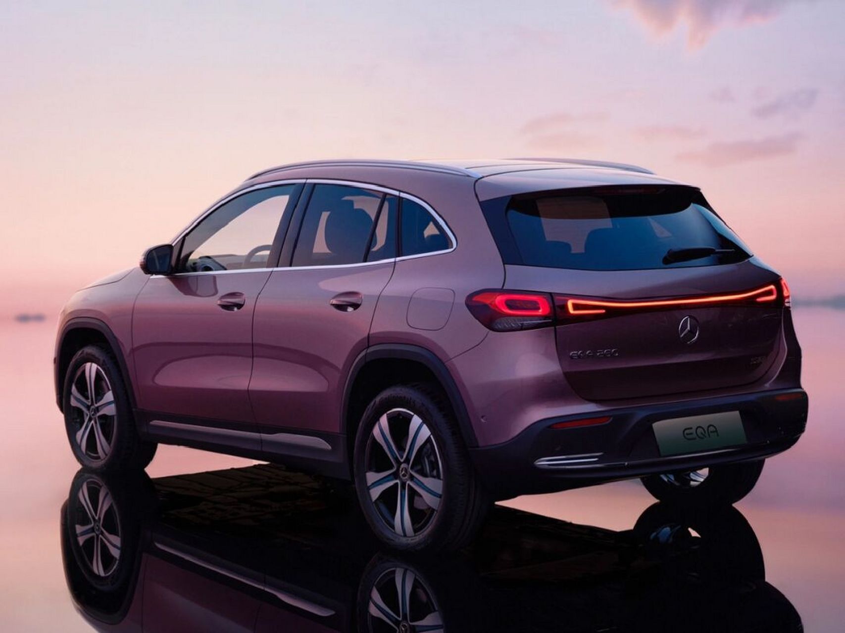 奔驰eqa是一款纯电动紧凑型suv,售价范围为20.10-20.18万.