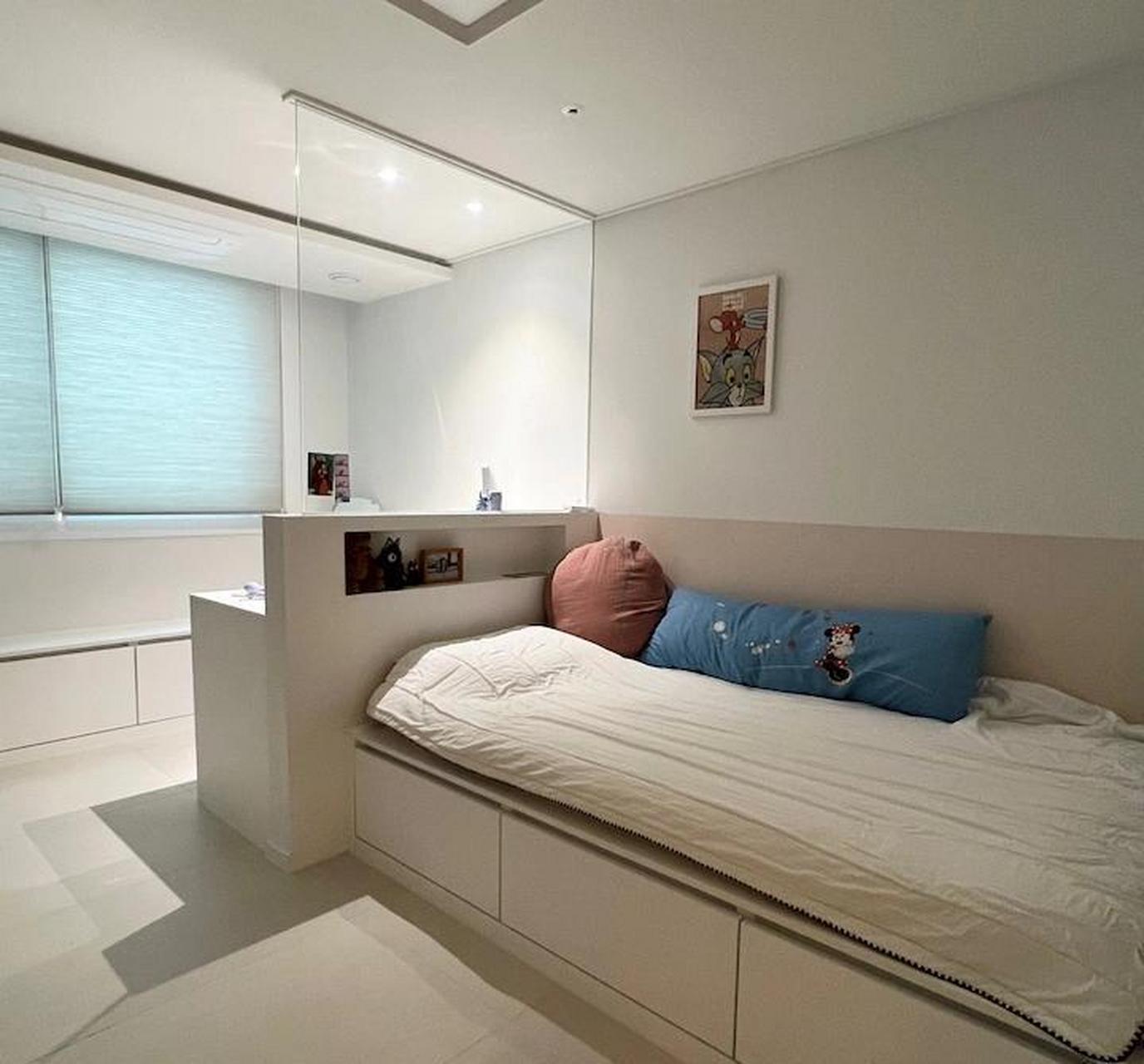 [照相机]又窄又短的房间,做儿童房,不会有压抑吗? [照相机]不会!