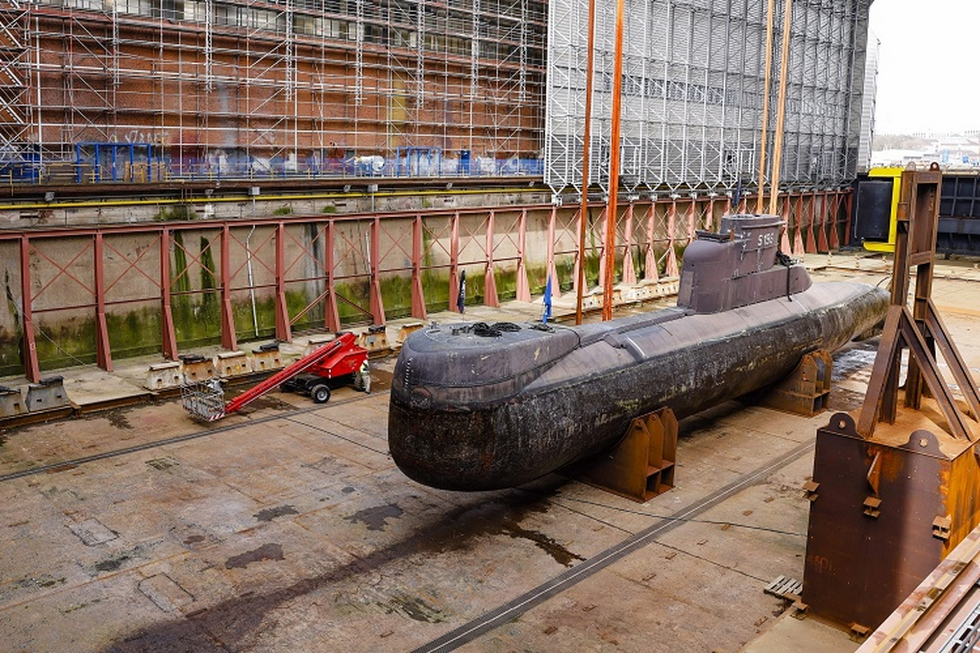 德国退役潜艇武器拆除  一艘德国「u-17」号 206a 级常规动力潜艇被