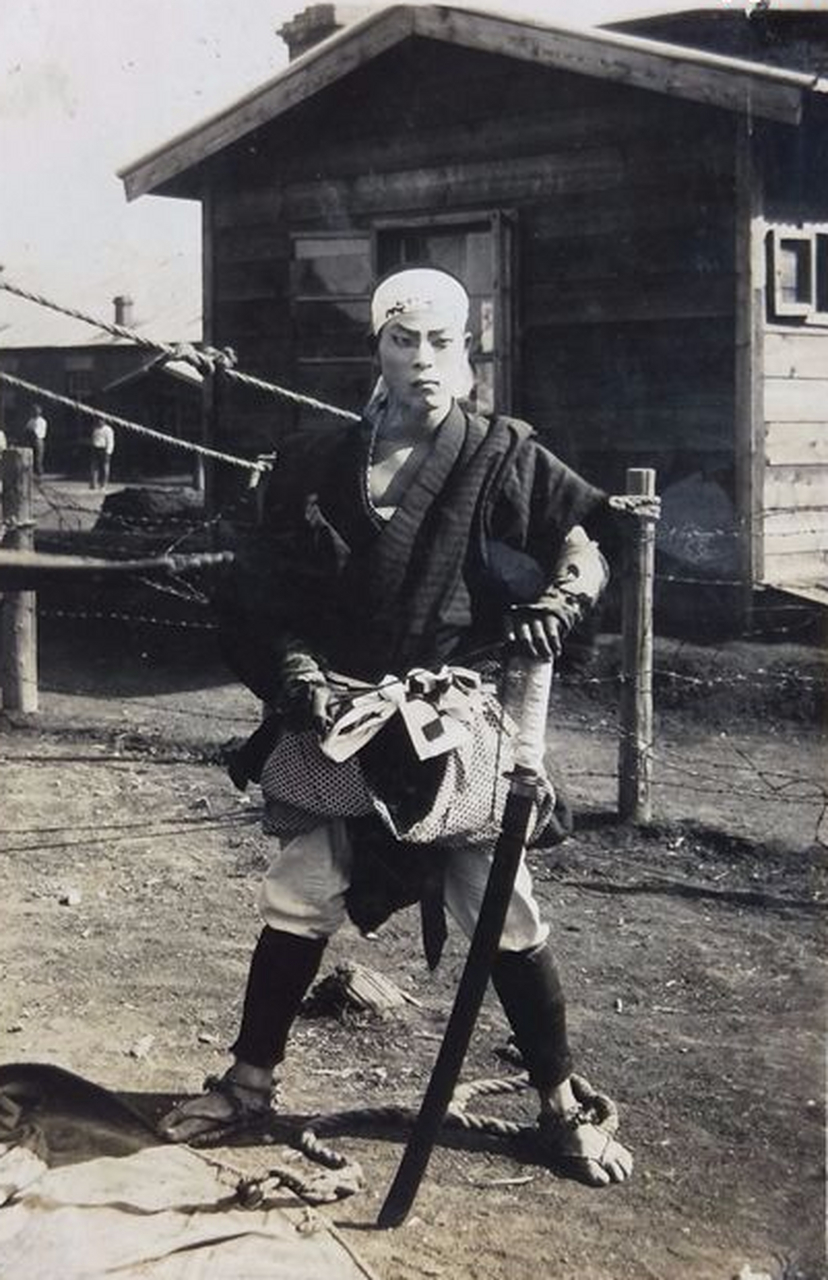 中国学者赵军对日本浪人有一个基本定义:"日本近代史上以所谓经营