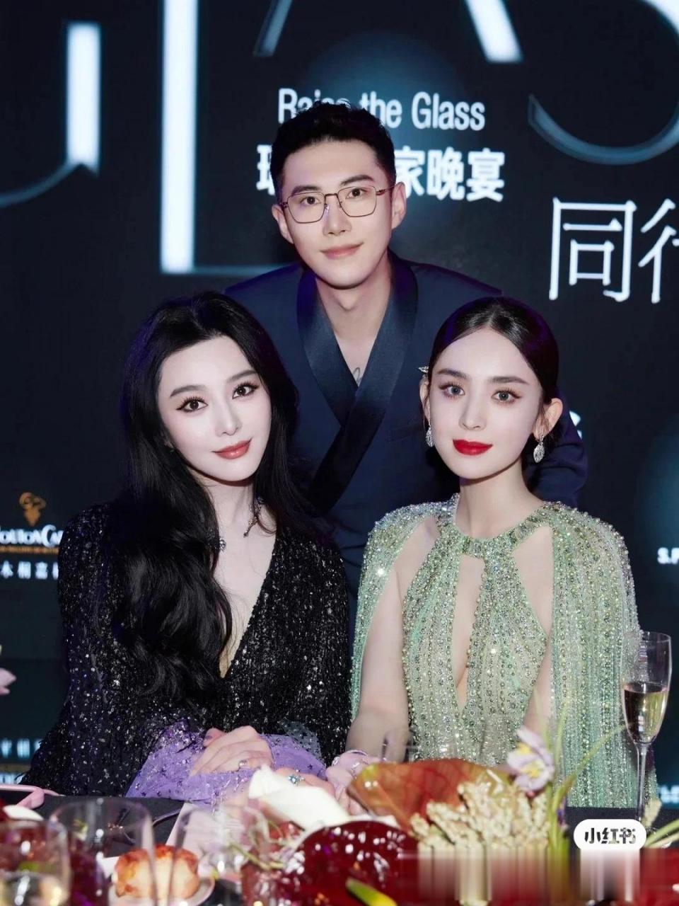 冰冰真是合影杀手,能秒古力娜扎的只有她,通常只有娜扎秒别人的份.
