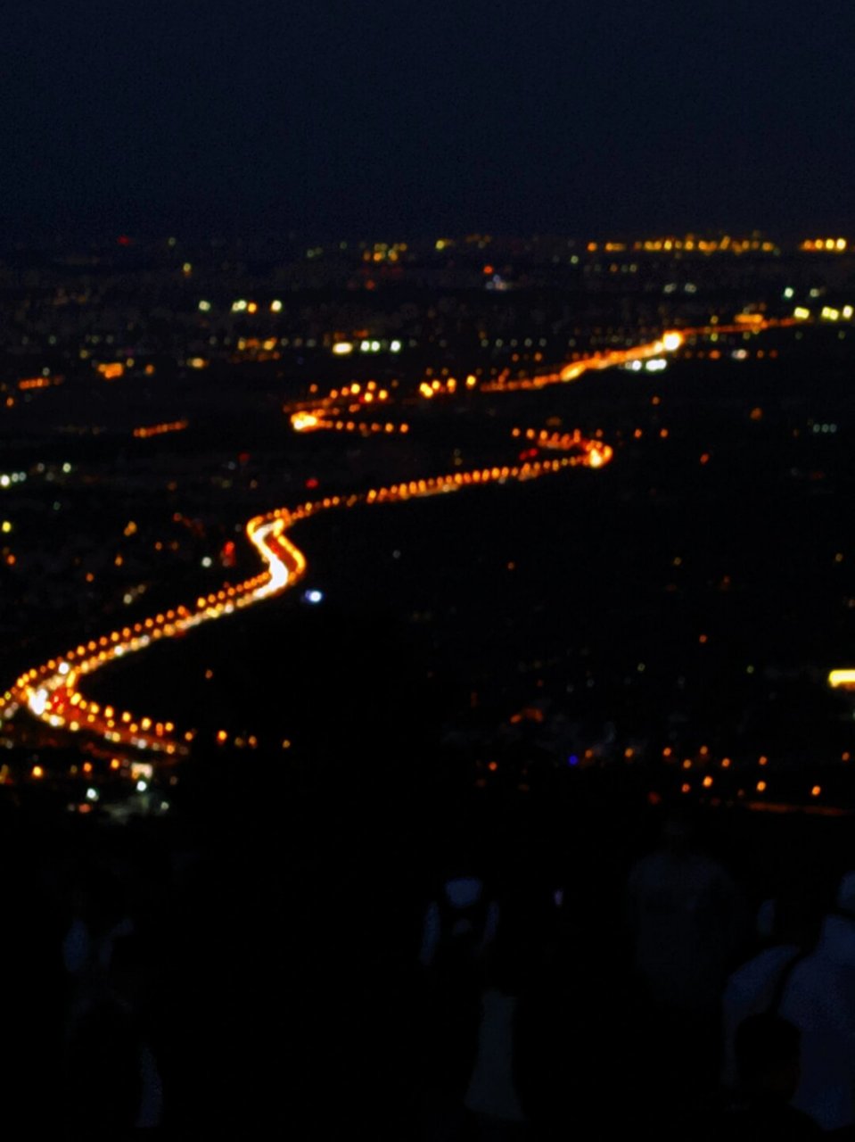 去鬼笑石俯瞰北京城从白天到黑夜的切换  鬼笑石是位于北京香山鬼见愁