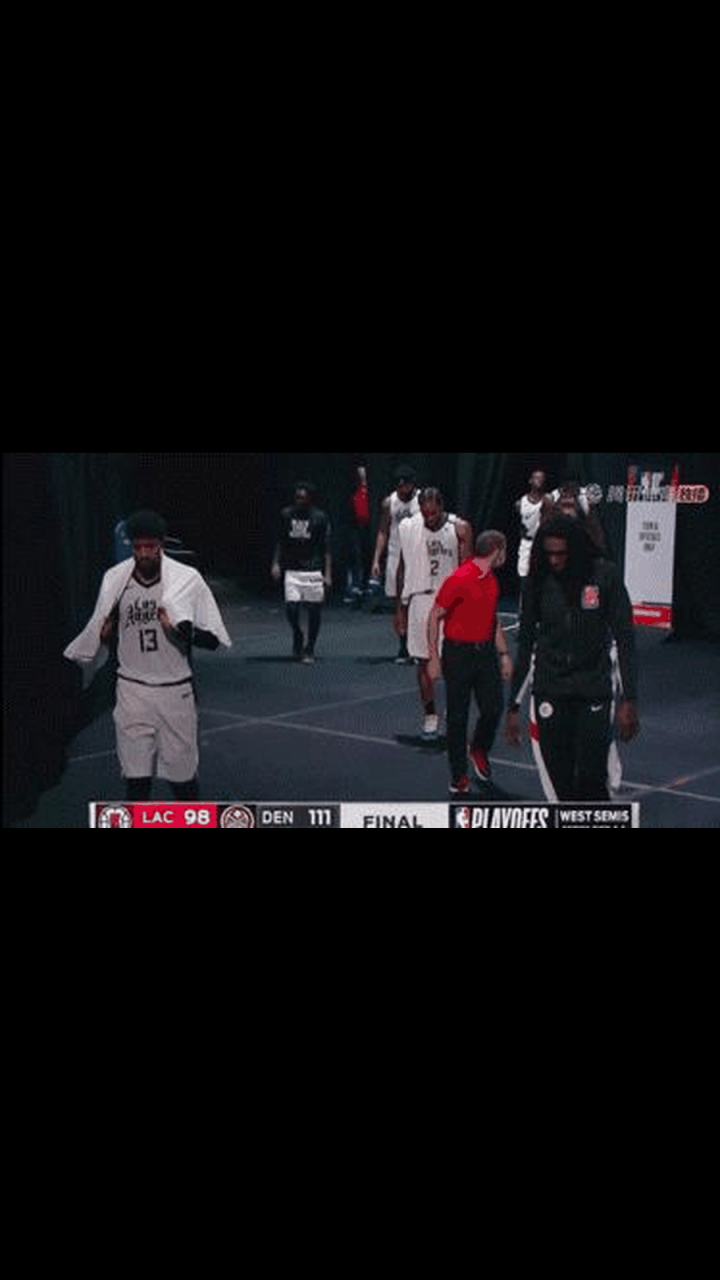 哈雷尔g6赛后,吹着口哨返回了更衣室,态度似乎很淡定,这么看不起掘金