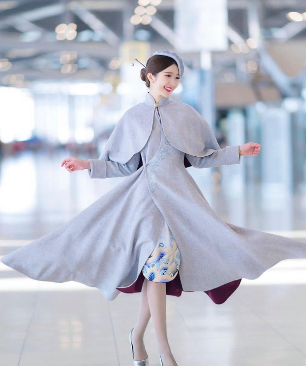 海航的这一套制服,到现在,依然是空乘制服的天花板吖,看起来优雅大气