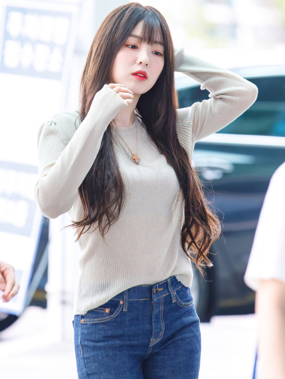 irene私服穿搭 剪了刘海的艾琳仙女 irene裴珠泫机场私服穿搭look 下