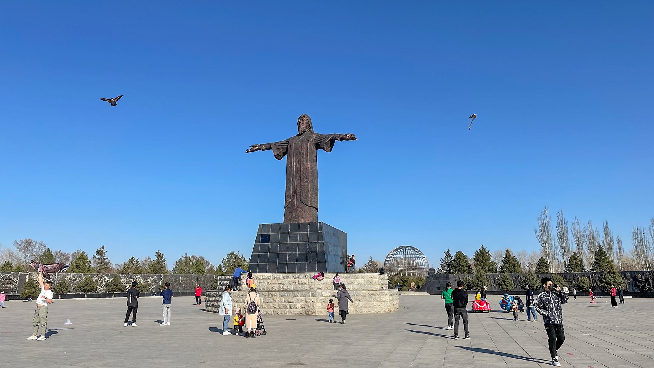 内蒙古通辽市的森林公园,是集多种功能于一体的生态旅游打卡地; 1