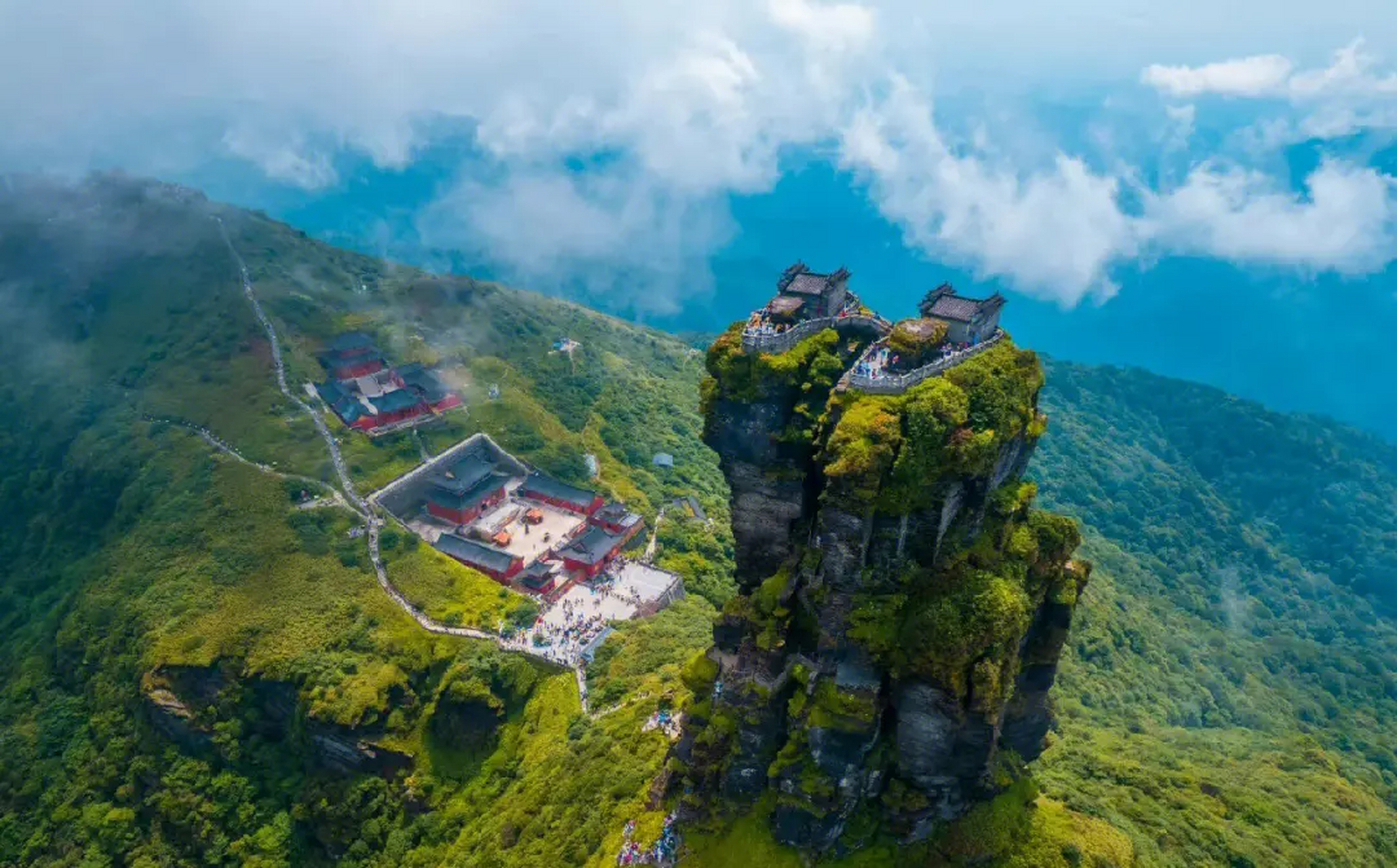 梵净山:位于贵州省铜仁市,拥有得天独厚的自然环境和独特的地理位置