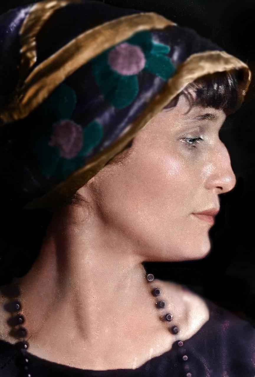 俄罗斯女诗人安娜·安德烈耶夫娜·阿赫玛托娃(1889-1966年)