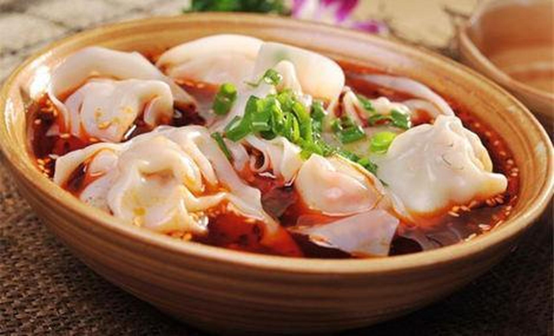 来到泸州不吃这道美食会后悔的,老麻抄手 喜欢麻味重的,那当属老麻