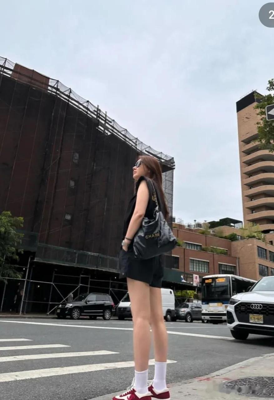 尤其是,李惠媛清爽打扮展现出时尚的一面,让网民们大吃一惊.