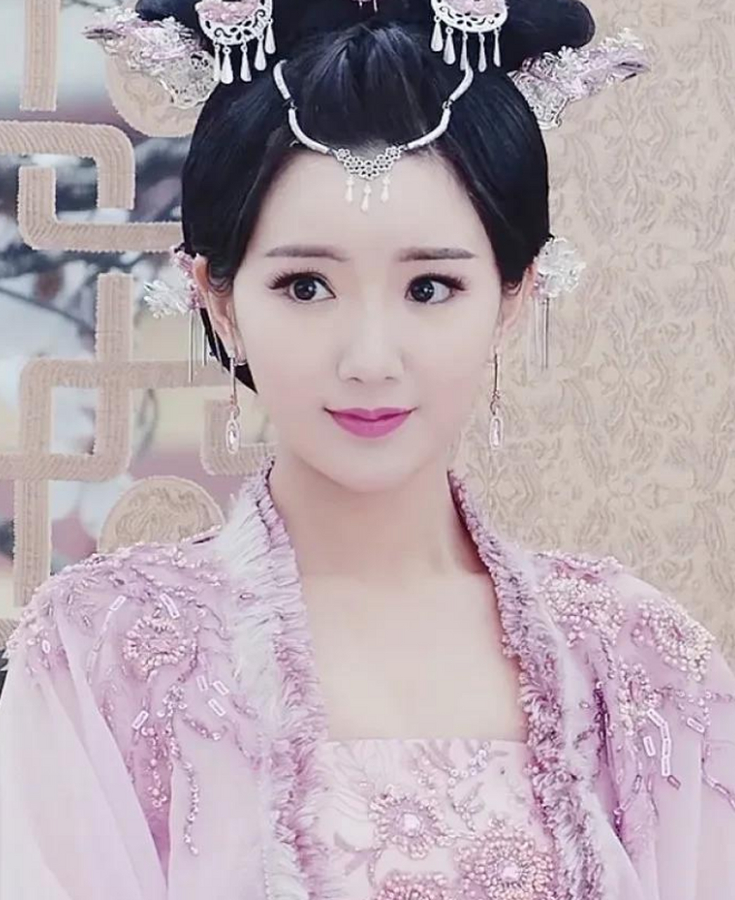 毛晓彤的"李常茹",美丽又狠毒,黑化不靠妆容只看演技!