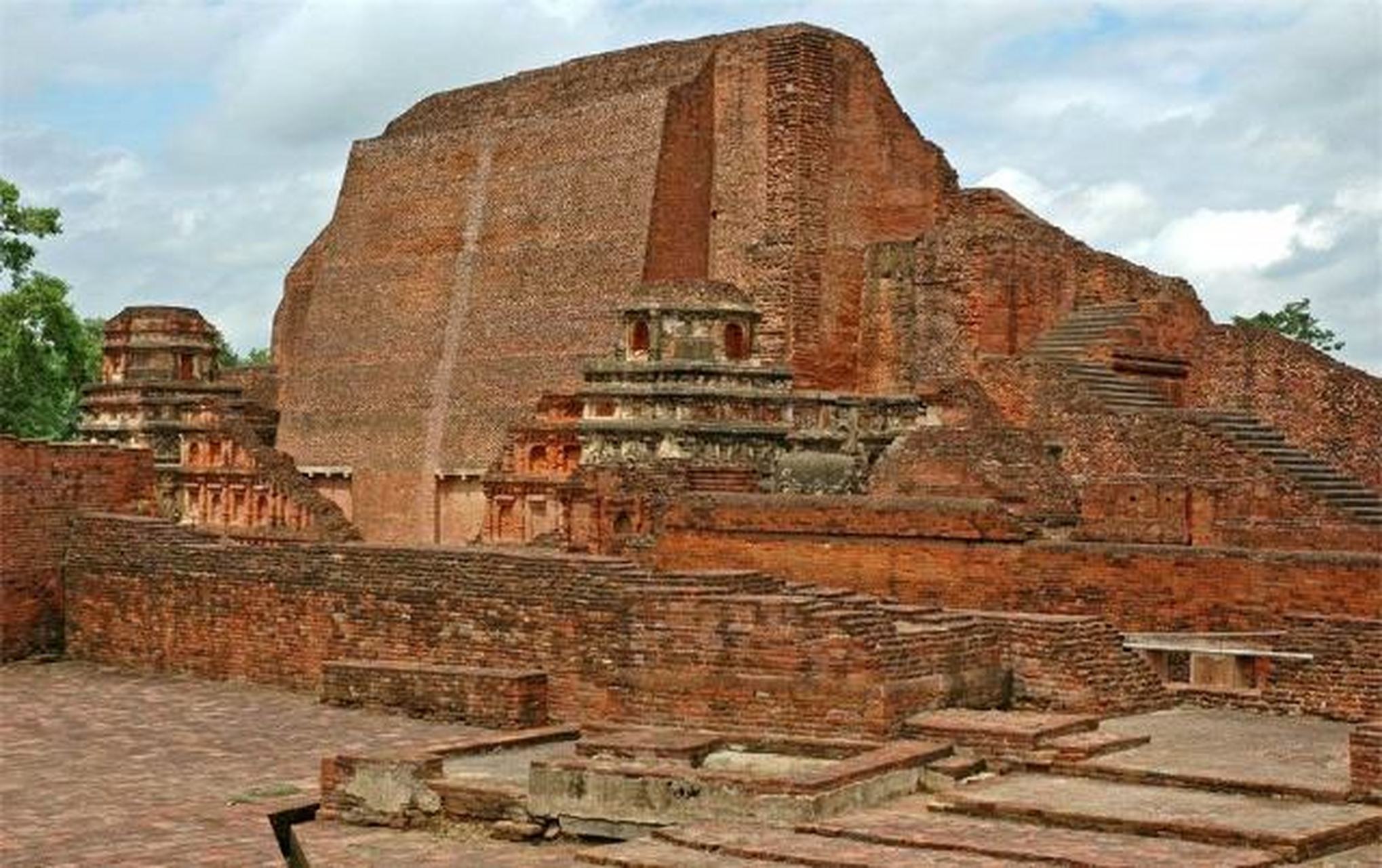 玄奘取经的地点 玄奘取经的地点:印度的那烂陀寺 那烂陀寺考古遗址