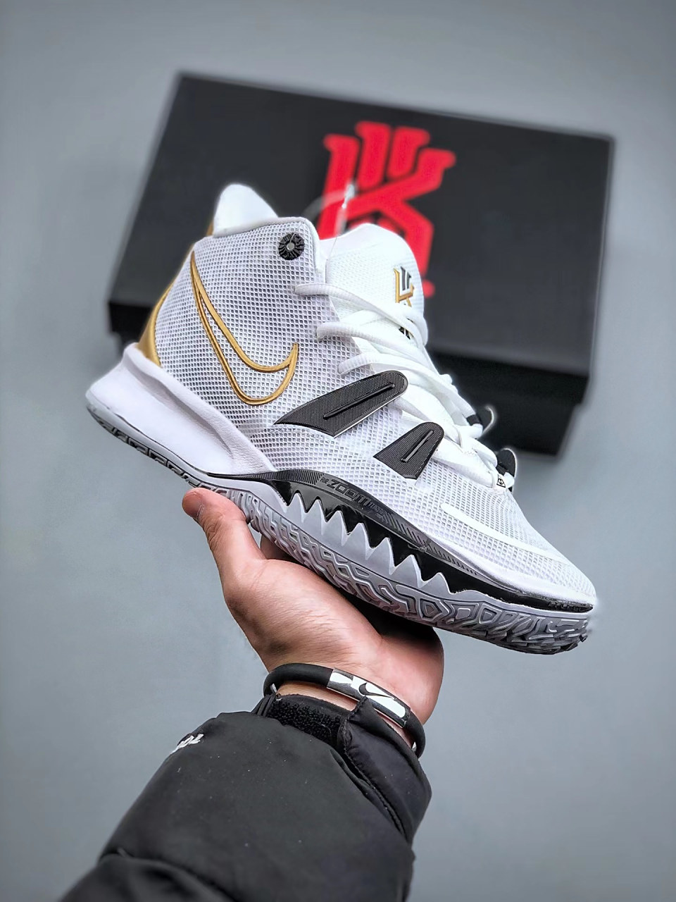 nike kyrie 7 ep 白黑金 专业实战篮球鞋
