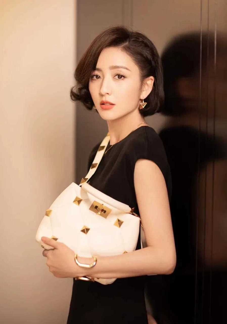 = 佟丽娅◆ =-          微卷短发  柔美婉约         刺绣白裙