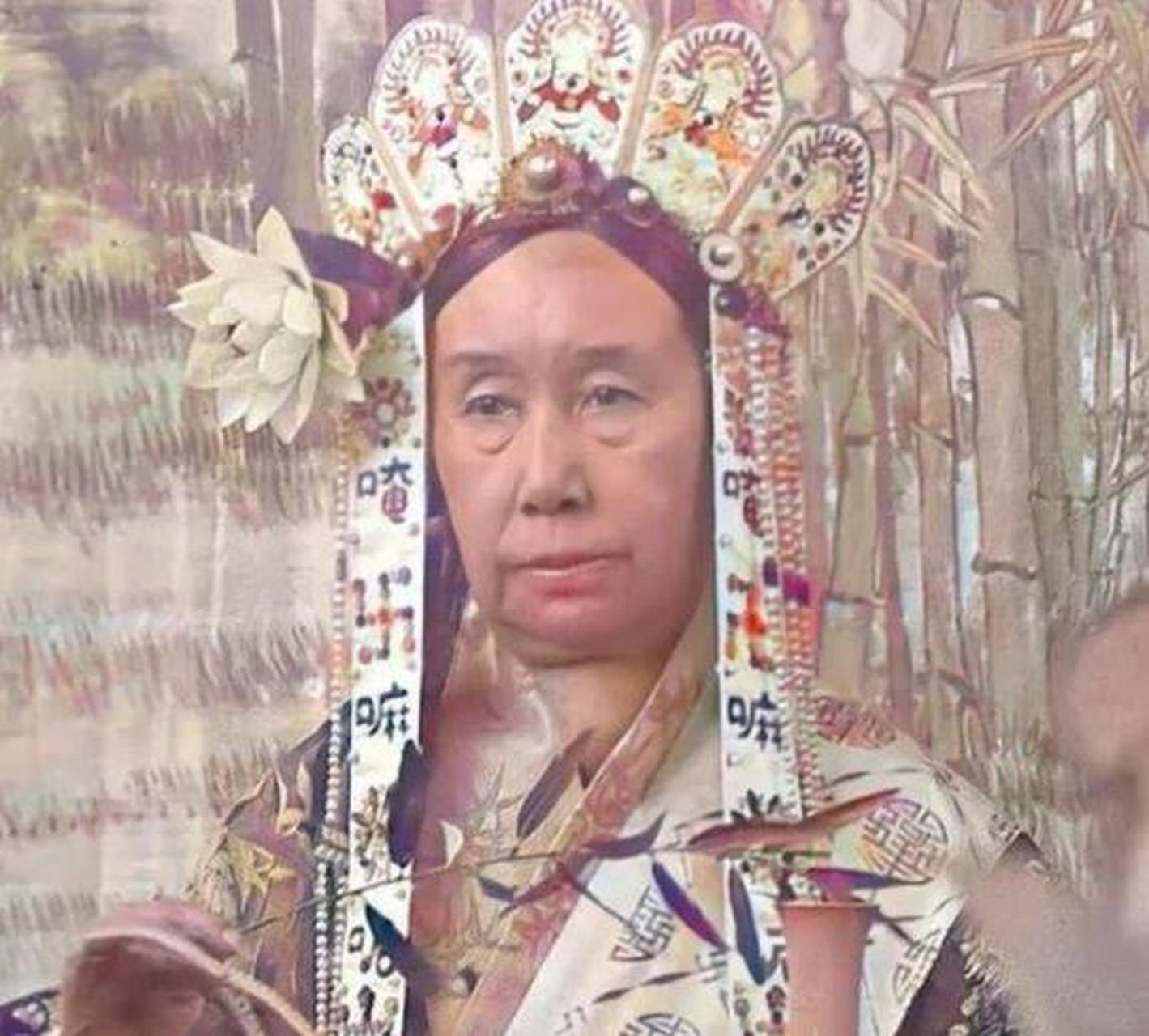 慈禧60大寿时,一个有趣的事件发生了,慈禧特别允许一位洋人摄影师拍摄